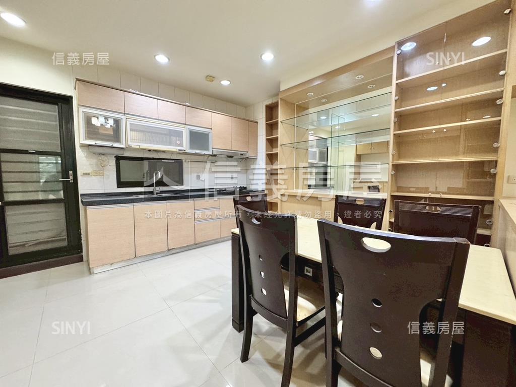 美麗樂活邊間並排雙車墅房屋室內格局與周邊環境