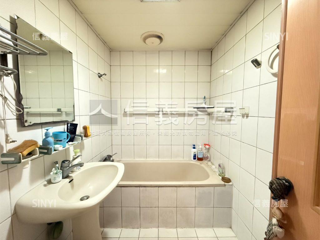 擎天採光五房三衛房屋室內格局與周邊環境
