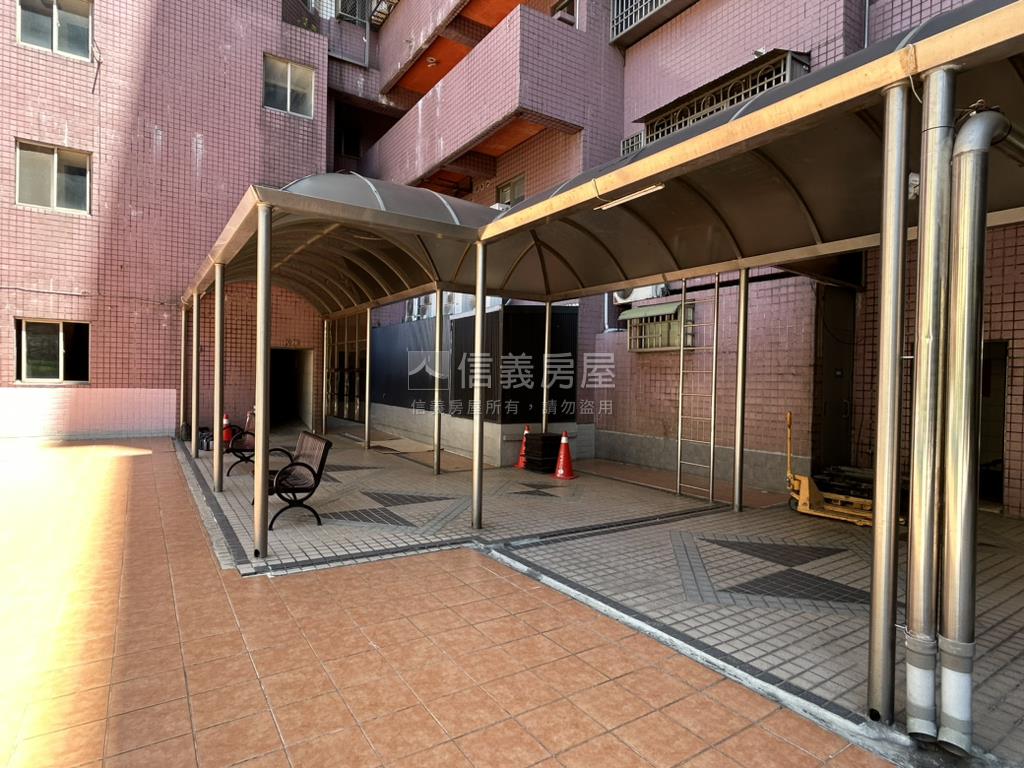 五甲景觀三房車位房屋室內格局與周邊環境