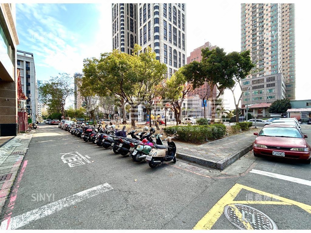 近愛河面寬精品樓店房屋室內格局與周邊環境