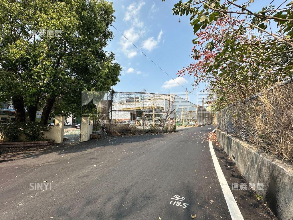 近國道一號過百坪美地房屋室內格局與周邊環境