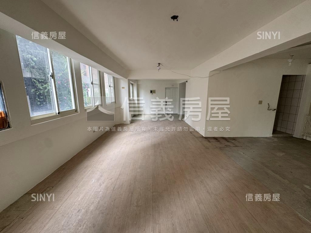正崇德路角間大面寬店面房屋室內格局與周邊環境