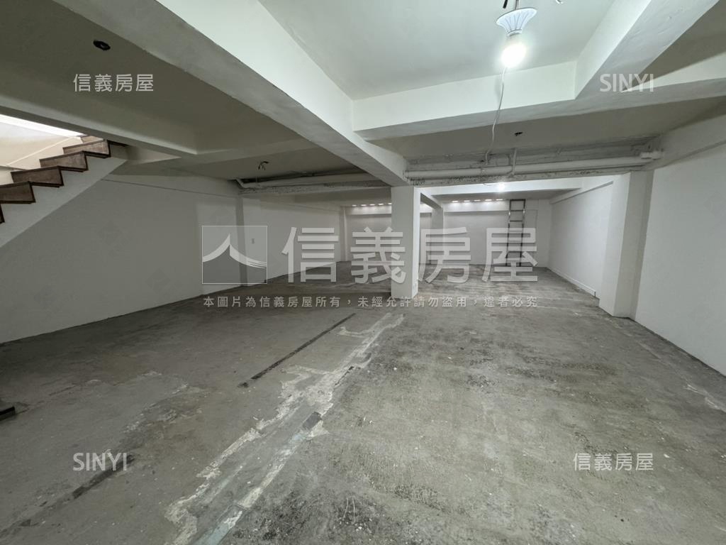 正崇德路角間大面寬店面房屋室內格局與周邊環境