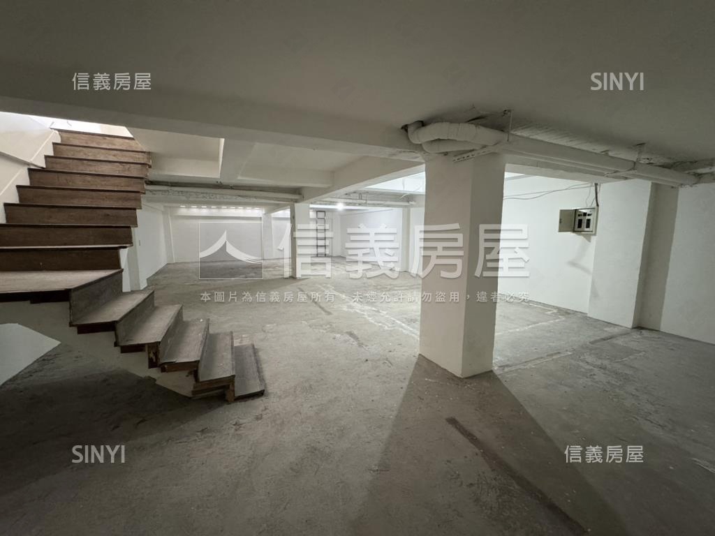 正崇德路角間大面寬店面房屋室內格局與周邊環境