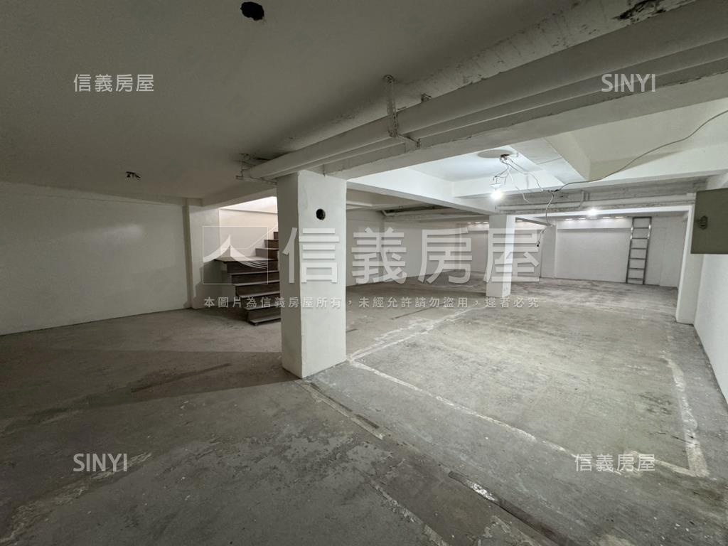 正崇德路角間大面寬店面房屋室內格局與周邊環境