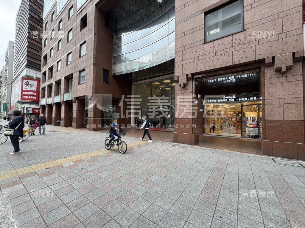 南京東路國家企業大樓車位房屋室內格局與周邊環境