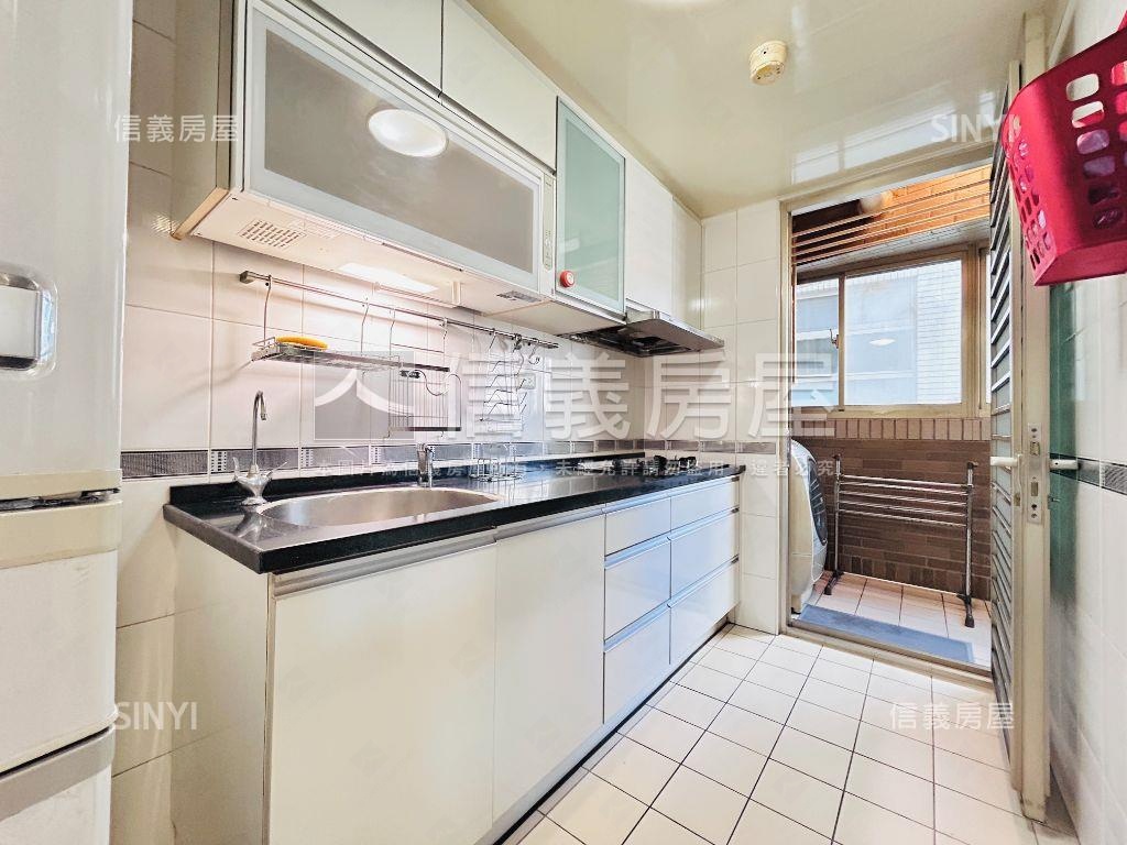 近藝文富士兩房車位房屋室內格局與周邊環境