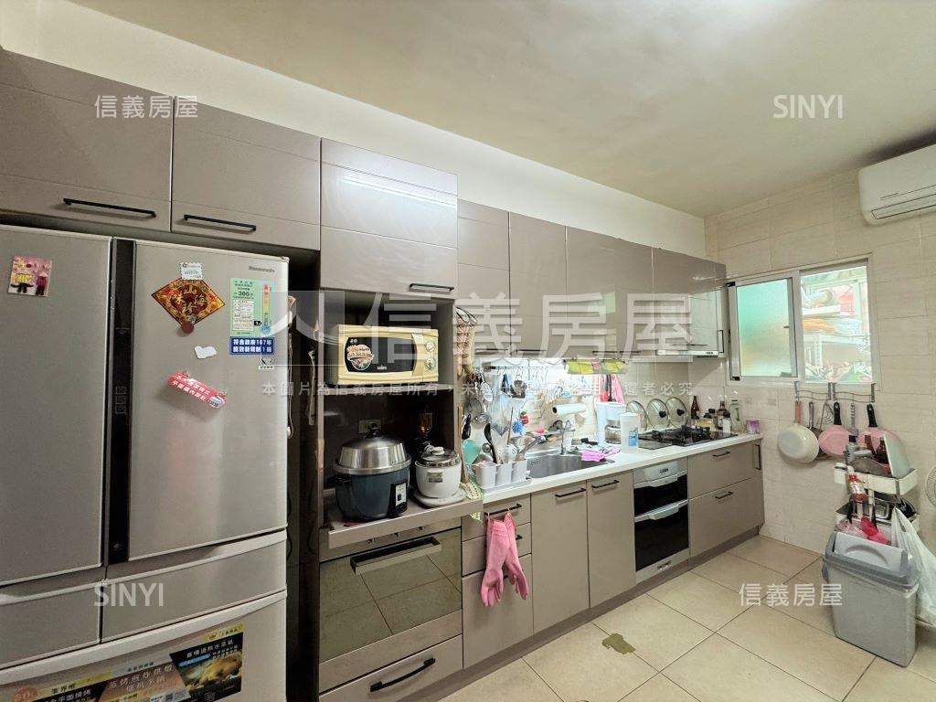 美術館中華正路大地坪透天房屋室內格局與周邊環境