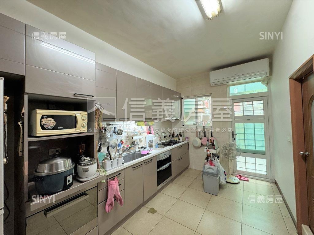 美術館中華正路大地坪透天房屋室內格局與周邊環境