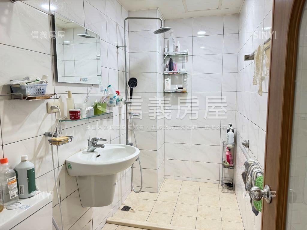 美術館中華正路大地坪透天房屋室內格局與周邊環境