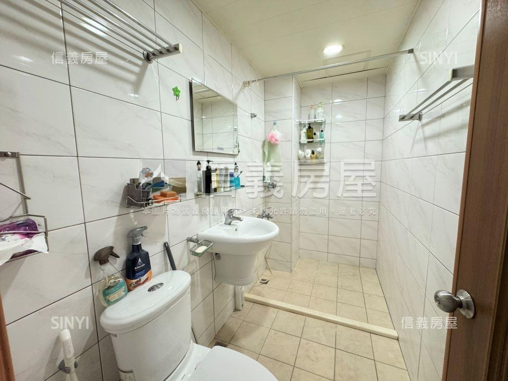 美術館中華正路大地坪透天房屋室內格局與周邊環境