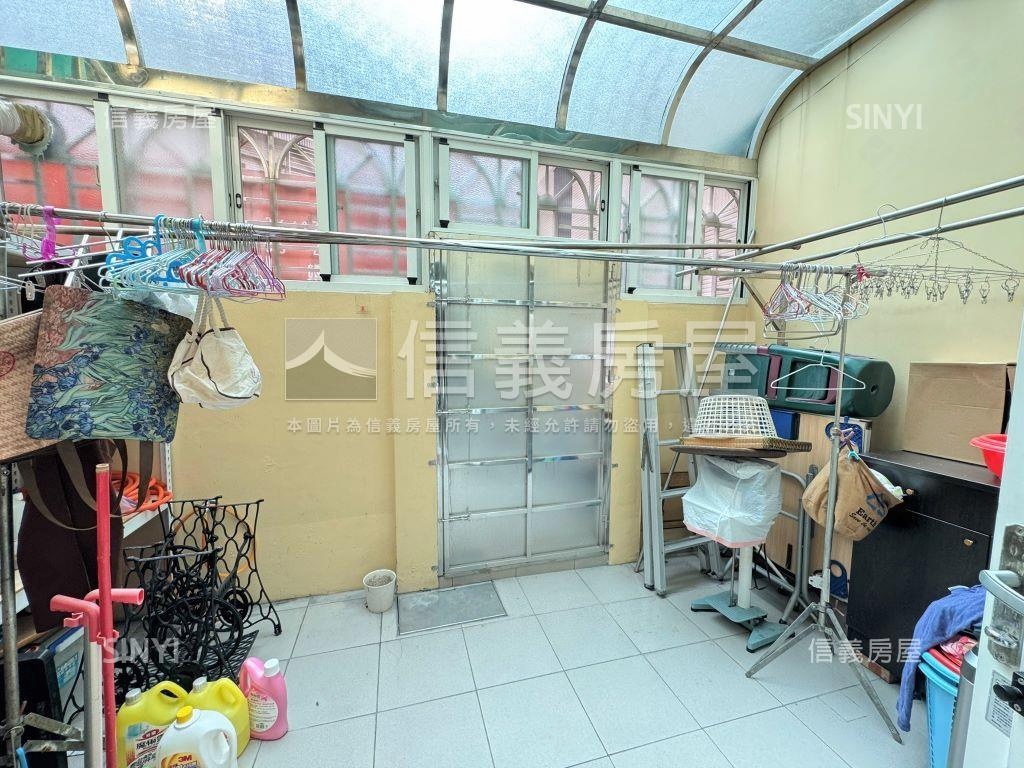 美術館中華正路大地坪透天房屋室內格局與周邊環境
