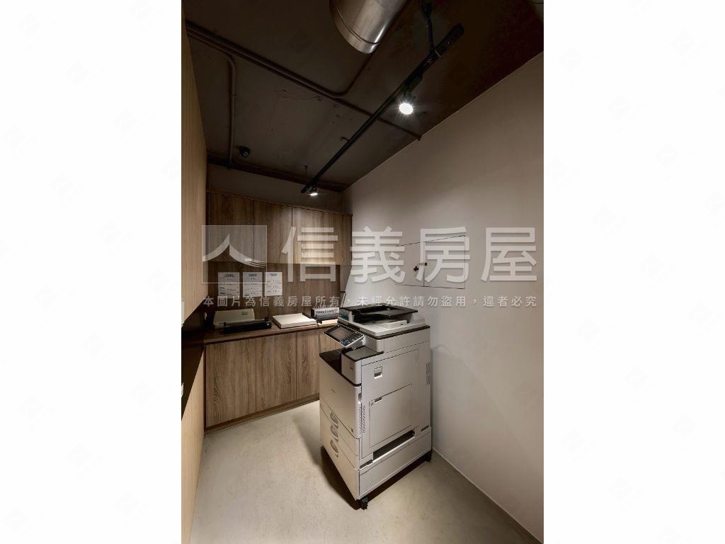 專任明輝百坪雙併純辦房屋室內格局與周邊環境
