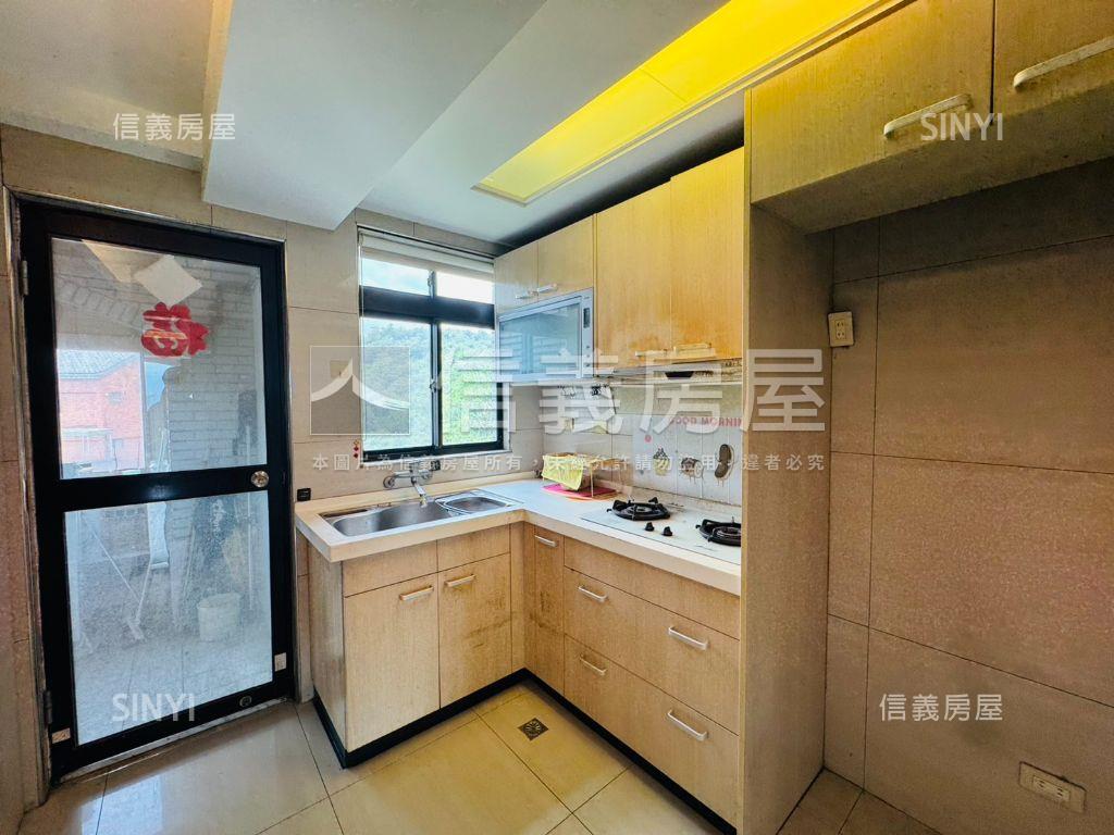 國宅高樓景觀電梯三房房屋室內格局與周邊環境