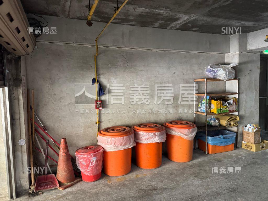 國宅高樓景觀電梯三房房屋室內格局與周邊環境