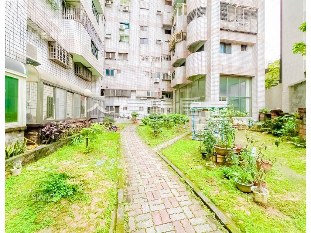棒！近車站挑高美宅附車位房屋室內格局與周邊環境