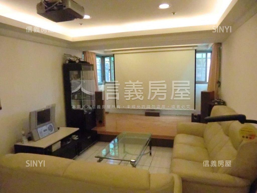 摩登高樓層三房房屋室內格局與周邊環境