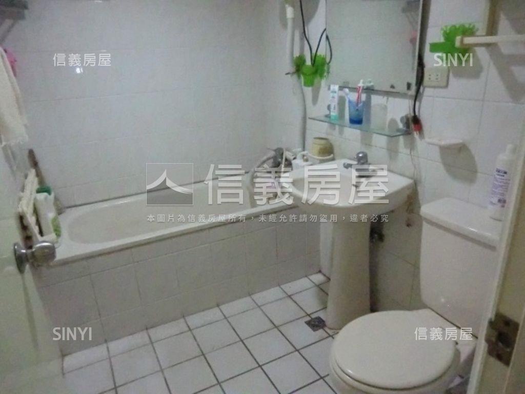 摩登高樓層三房房屋室內格局與周邊環境