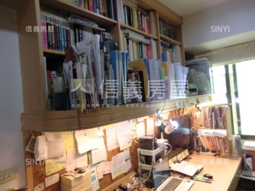 摩登高樓層三房房屋室內格局與周邊環境