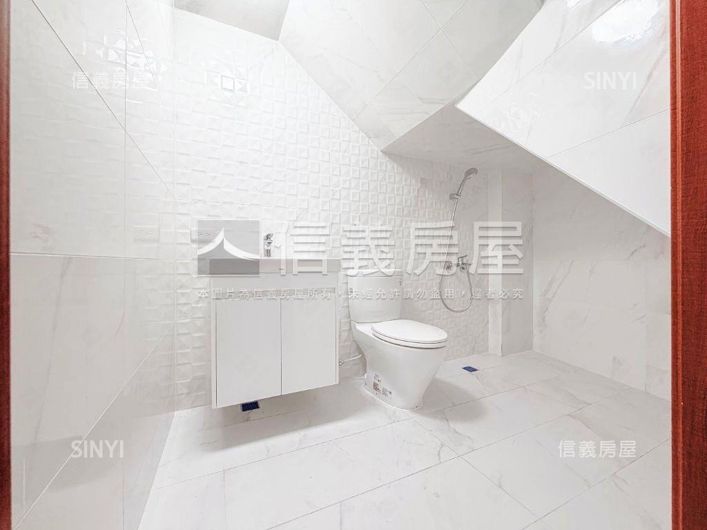 大興街全新面寬車墅Ａ房屋室內格局與周邊環境