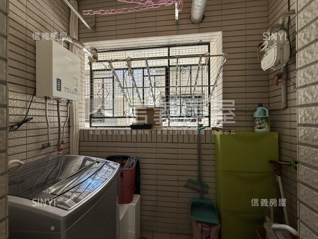 凡登精美二房車位房屋室內格局與周邊環境