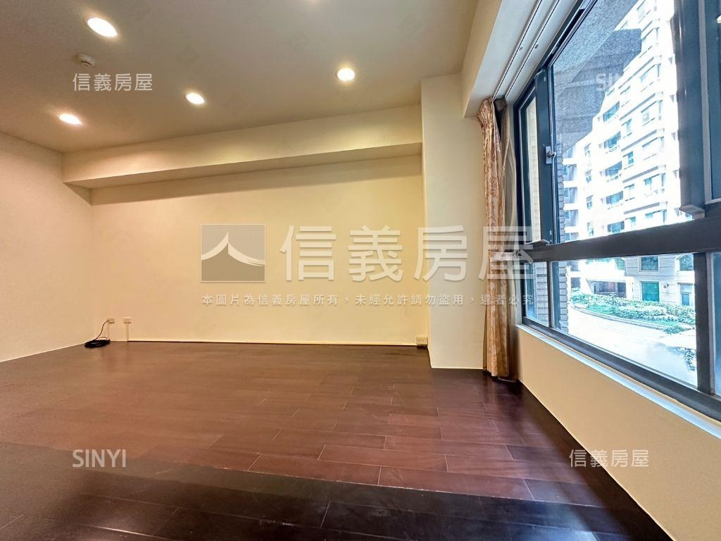 鼎藏光明１樓大空間可看屋房屋室內格局與周邊環境