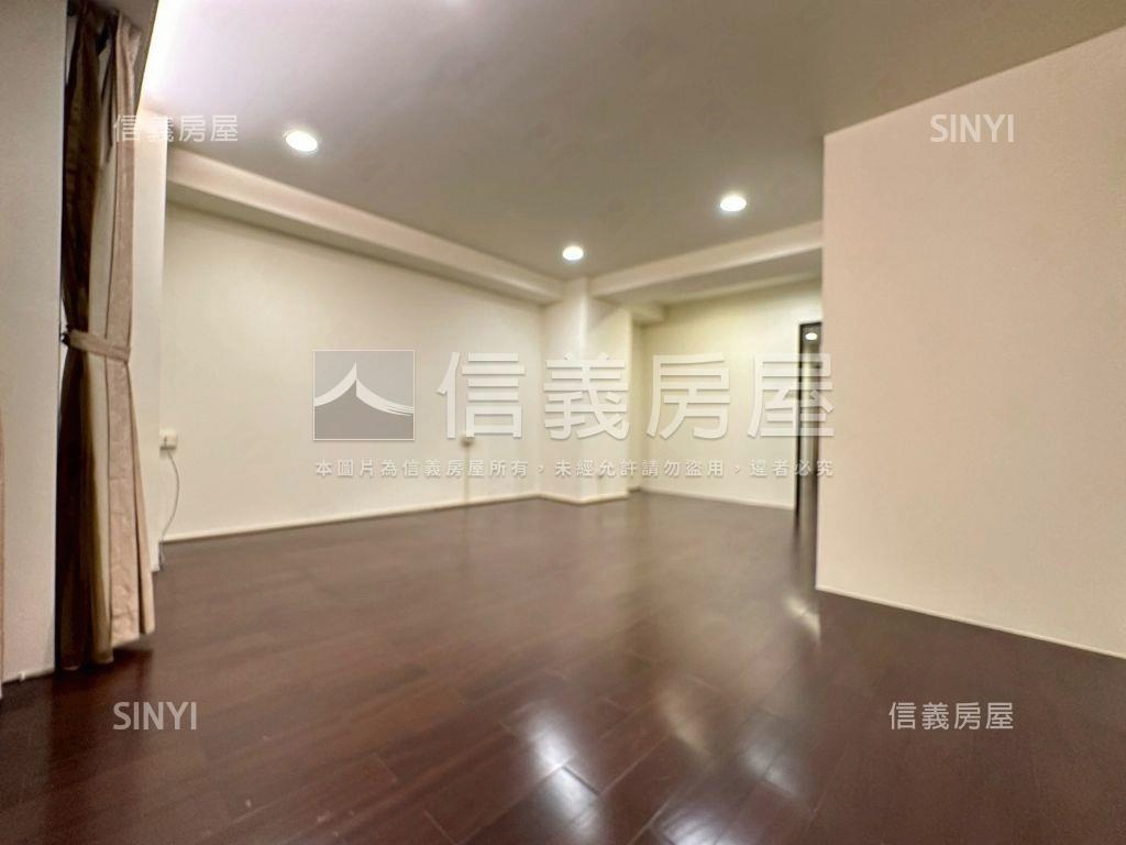 鼎藏光明１樓大空間可看屋房屋室內格局與周邊環境