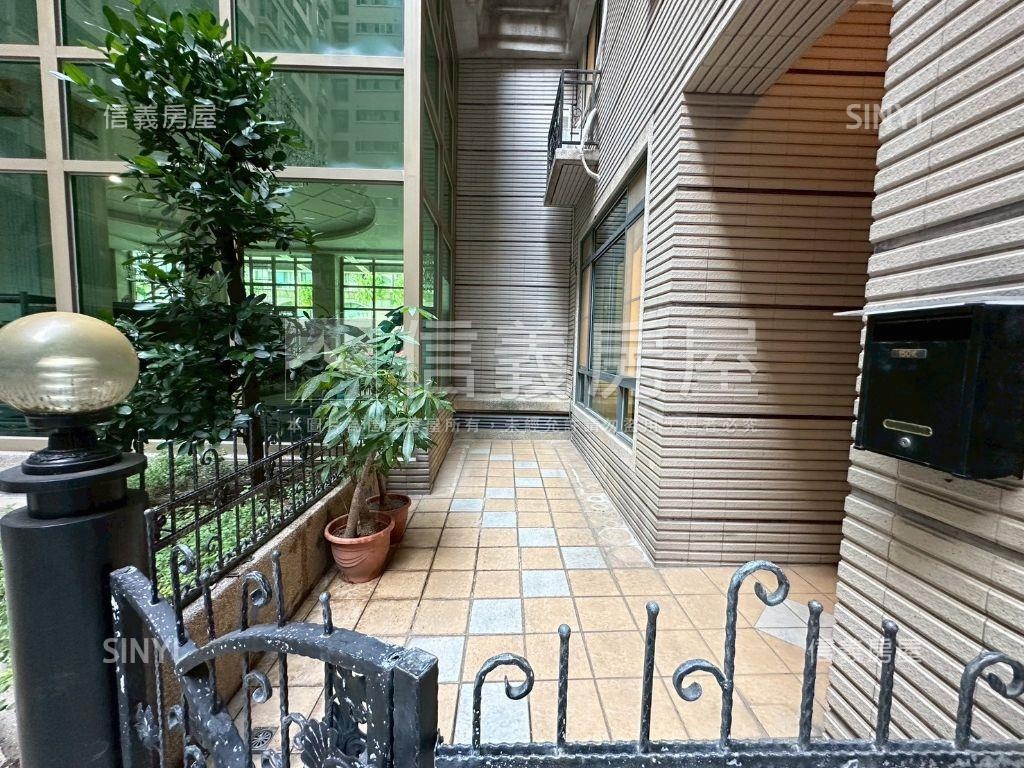 鼎藏光明１樓大空間可看屋房屋室內格局與周邊環境