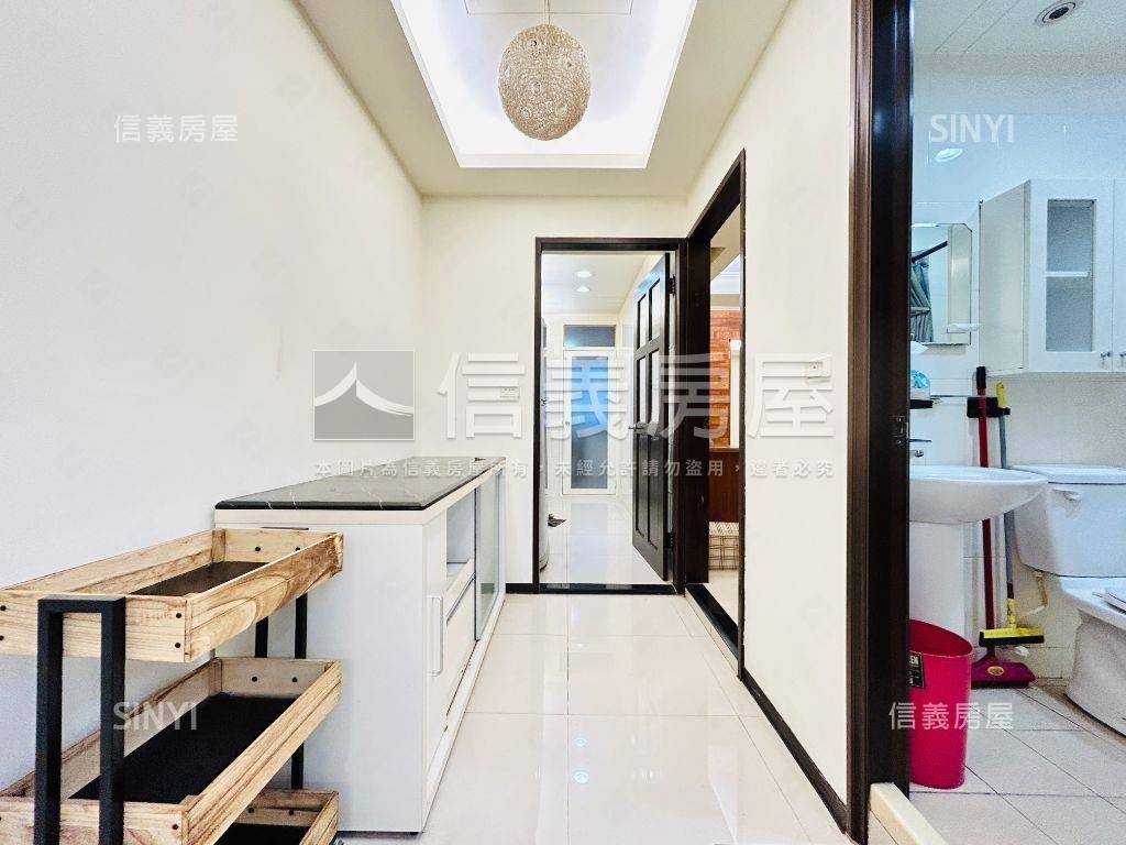 我家住在民族路上的二樓房屋室內格局與周邊環境