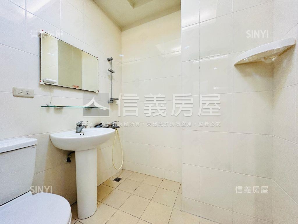 我家住在民族路上的二樓房屋室內格局與周邊環境