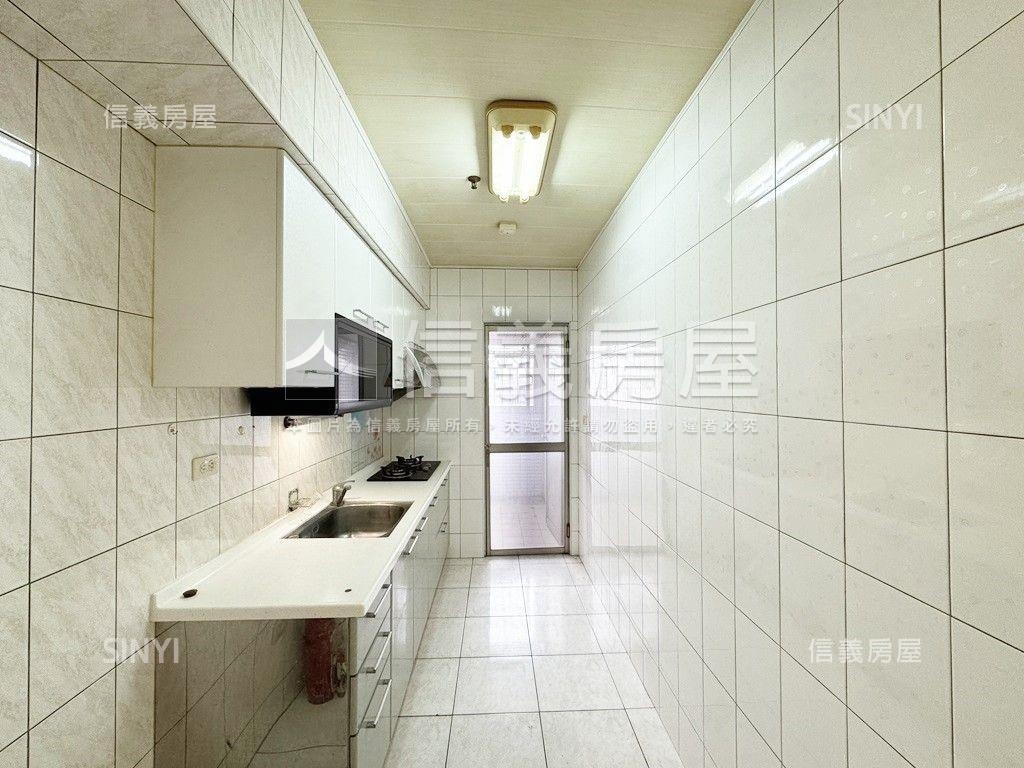 捷運公園首排高樓四房平移房屋室內格局與周邊環境