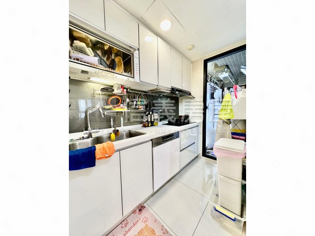 水沐芳華美宅附車位房屋室內格局與周邊環境