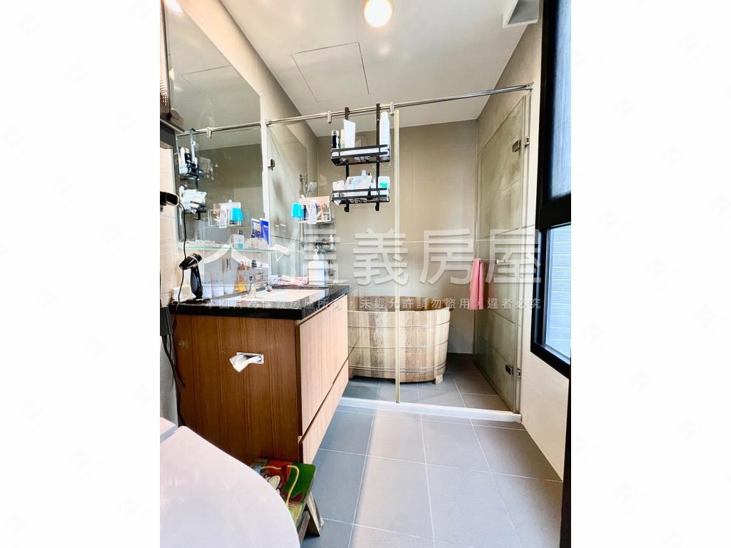 水沐芳華美宅附車位房屋室內格局與周邊環境