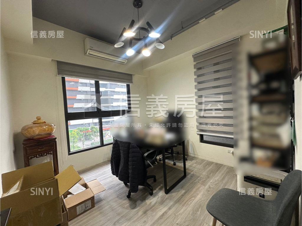 滙世界二房平車房屋室內格局與周邊環境