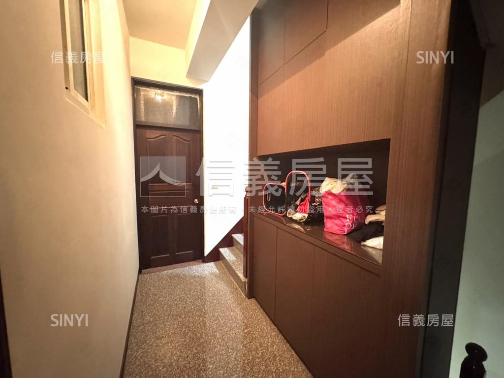 近東海商圈雙拼美墅Ｂ房屋室內格局與周邊環境