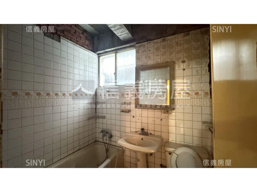 近公園稀有大庭院邊間三房房屋室內格局與周邊環境