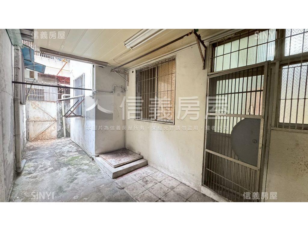 近公園稀有大庭院邊間三房房屋室內格局與周邊環境