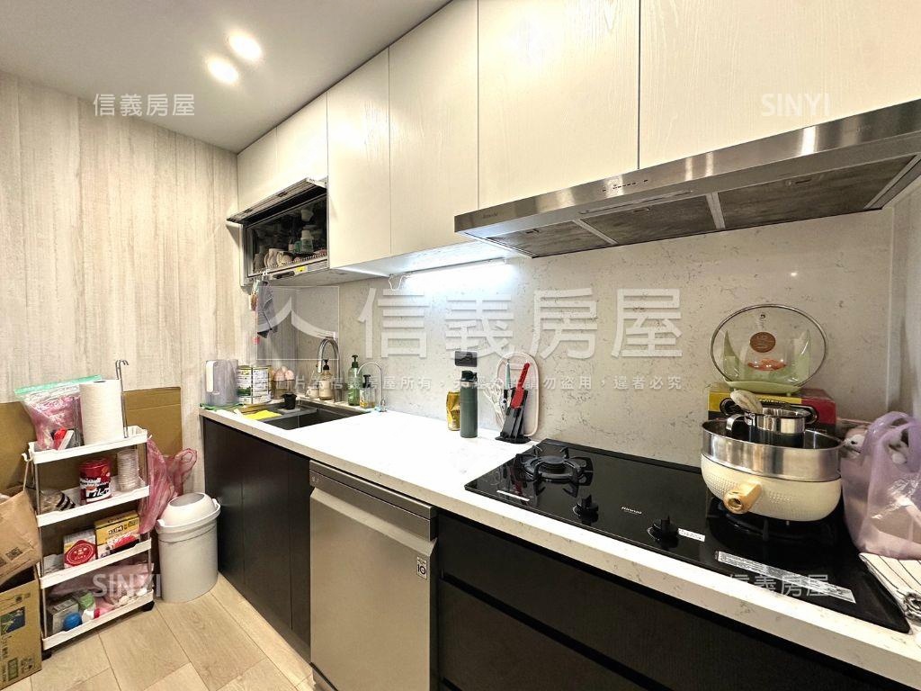 蒂芬尼輕裝潢三房車位房屋室內格局與周邊環境