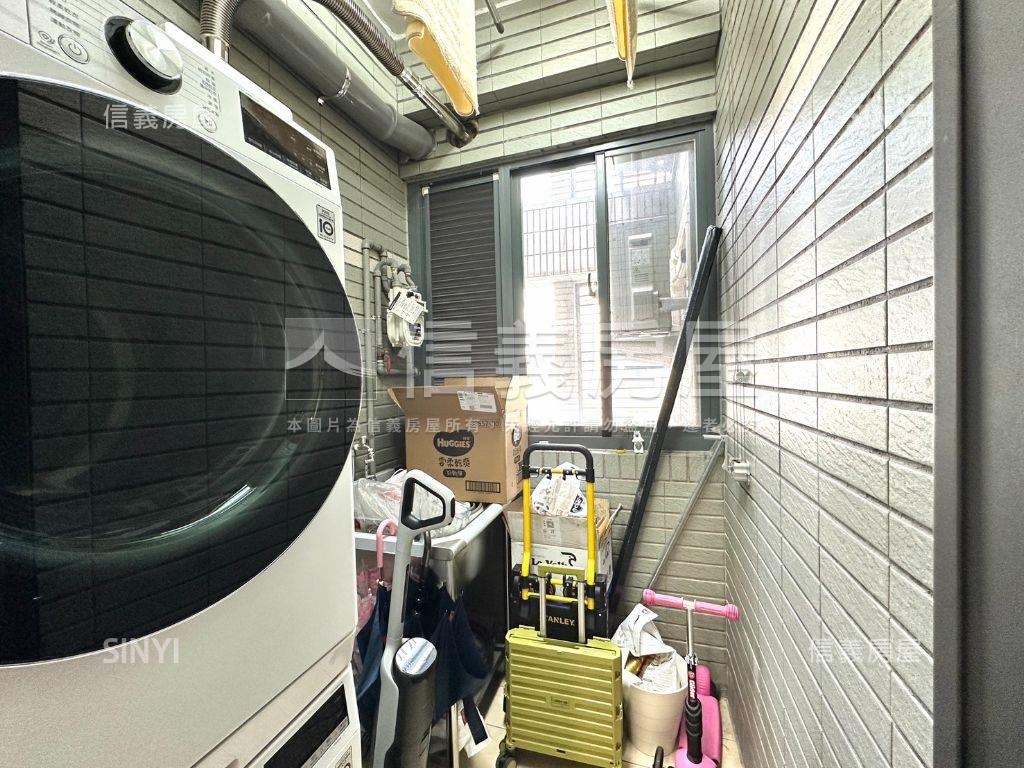 蒂芬尼輕裝潢三房車位房屋室內格局與周邊環境