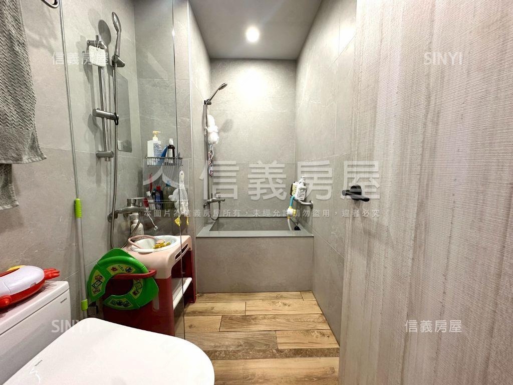 蒂芬尼輕裝潢三房車位房屋室內格局與周邊環境