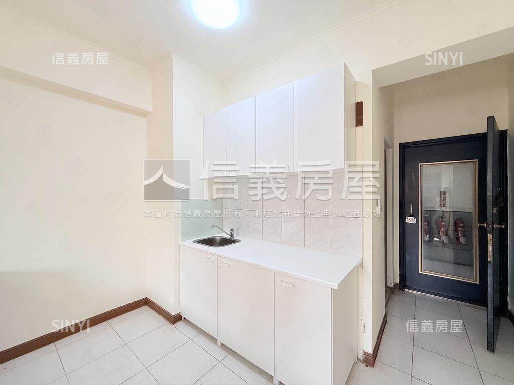 鐵賣三多捷運站旁採光美宅房屋室內格局與周邊環境