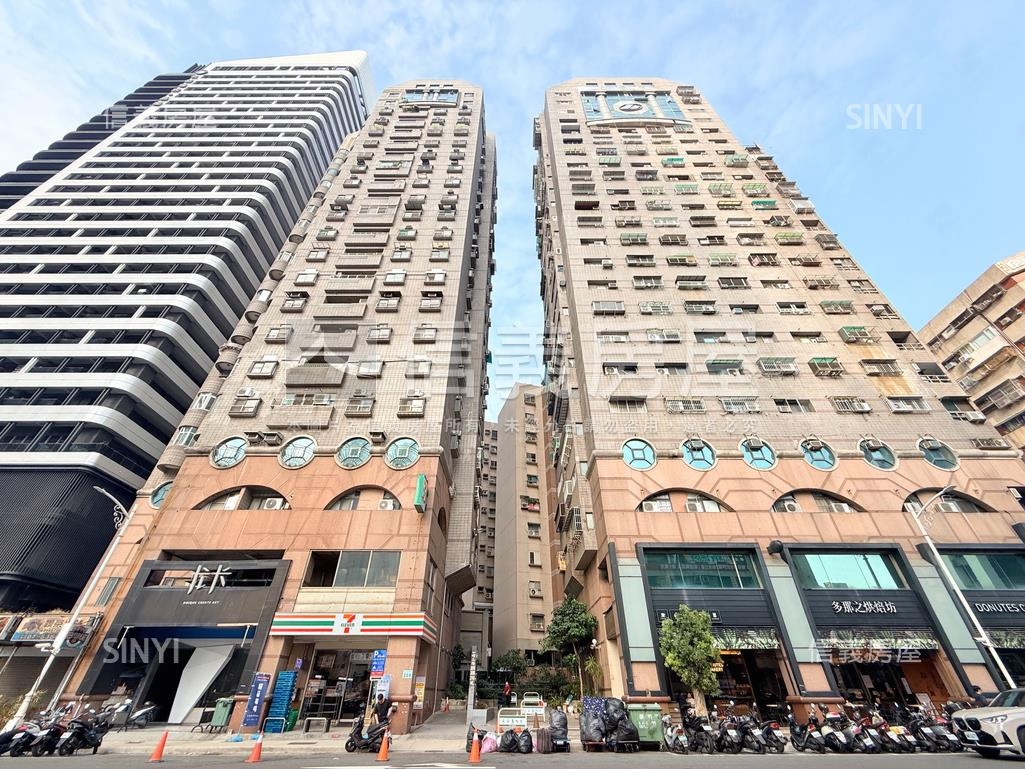 鐵賣三多捷運站旁採光美宅房屋室內格局與周邊環境