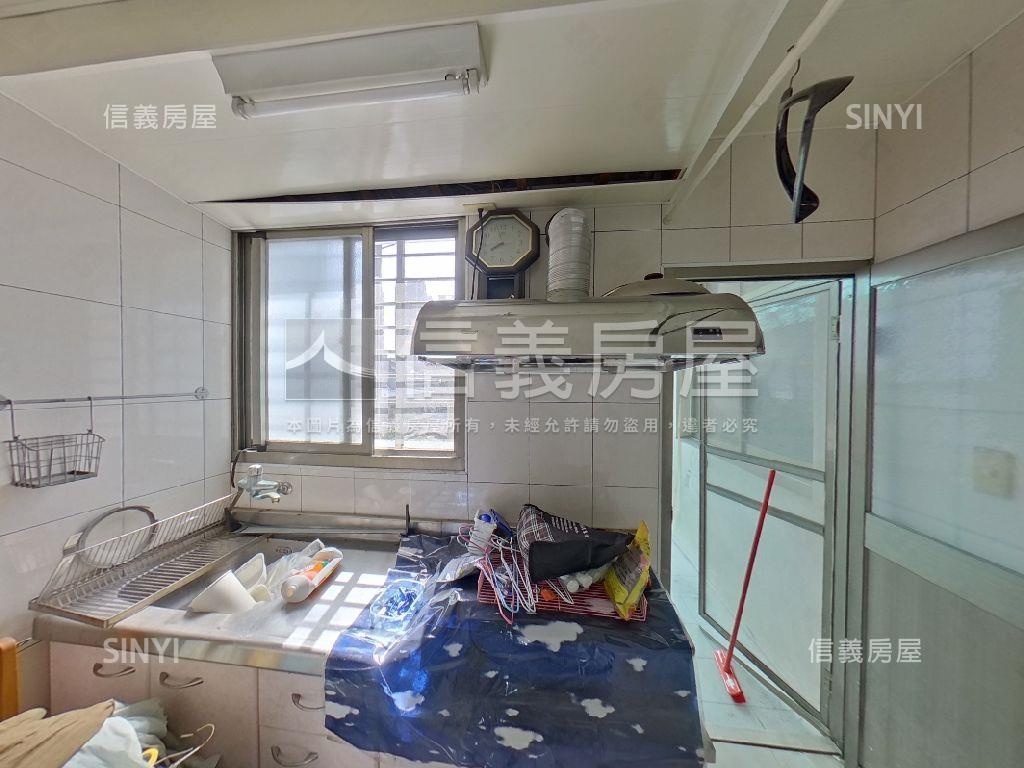 近台北橋站靜巷低總價３樓房屋室內格局與周邊環境