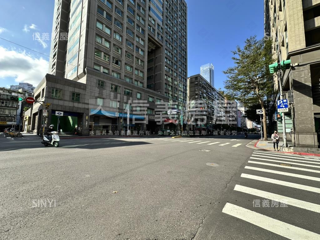 永春捷運１２米巷寬透天店房屋室內格局與周邊環境