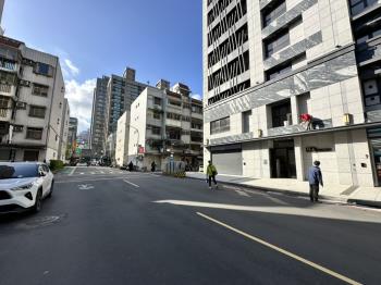 永春捷運１２米巷寬透天店