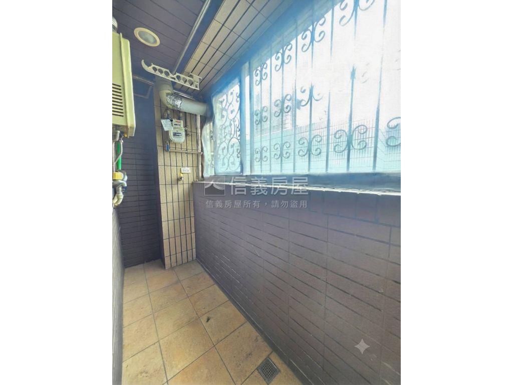 捷運＊佳河Ⅱ衛浴開窗兩房房屋室內格局與周邊環境