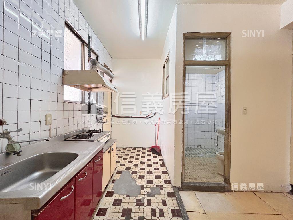 瓊泰安心成家低總三樓房屋室內格局與周邊環境