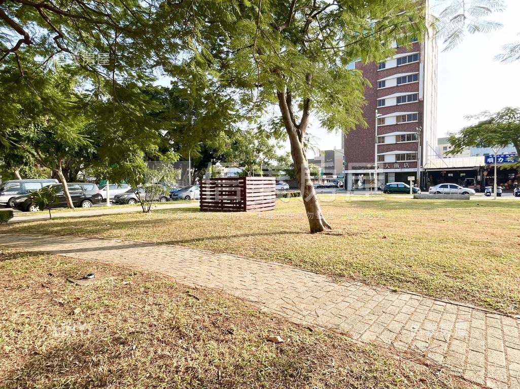 鹽埕公園首排土地房屋室內格局與周邊環境