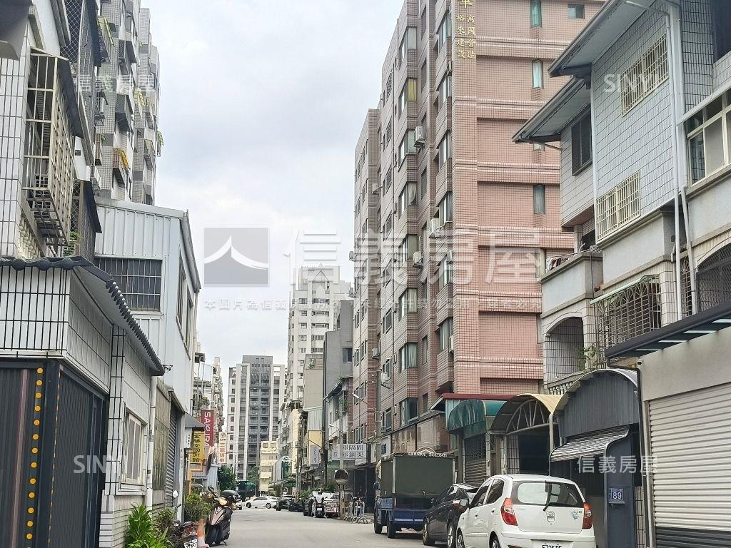 中清晶華４＋１室平面車位房屋室內格局與周邊環境