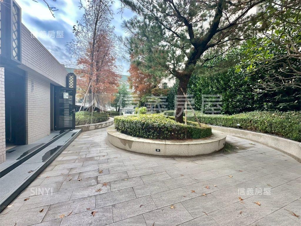 仰峰視野三房雙車位房屋室內格局與周邊環境